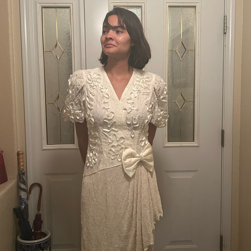 Elegant Cream Dress with Bow Detail